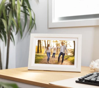 Family-Friendly Tech Gifts: Why Smart Frames and Friendship Lamps Are Leading the Trend Family-Friendly Tech Gifts: Why Smart Frames and Friendship Lamps Are Leading the Trend